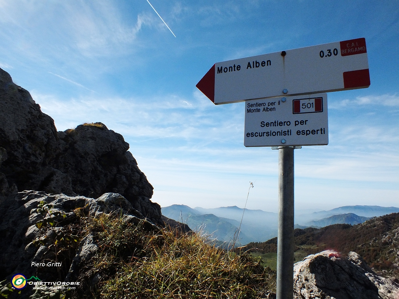 40 Il 501 e il 502 si uniscono per salire insieme EE a Cima Alben.JPG